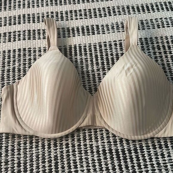 Playtex Size 42D Tan Striped Wired T shirt Bra - Picture 1 of 7